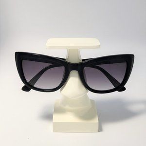 Isaac Mizrahi Sunglasses #30268 Black Gray Gradient Tint